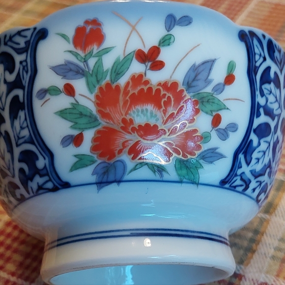 Beautifully Designed Bowl - Picture 6 of 6